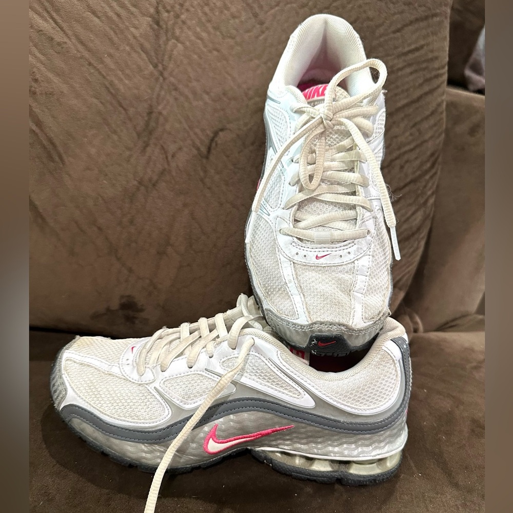 Nike Reax Run 5 White Metallic Silver Womens size 7